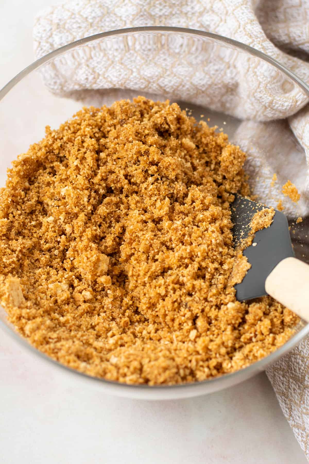 A graham cracker crumb crust.