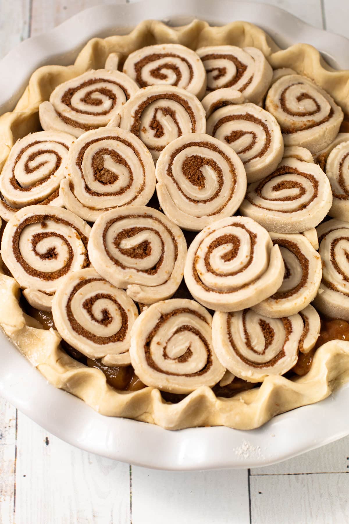 Cinnamon roll apple pie before baking