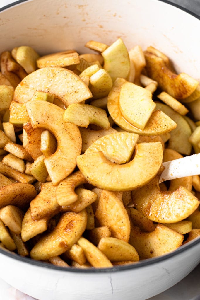 Macerating apples in a pot.