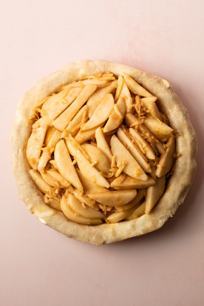 A pear filling in a pie crust.