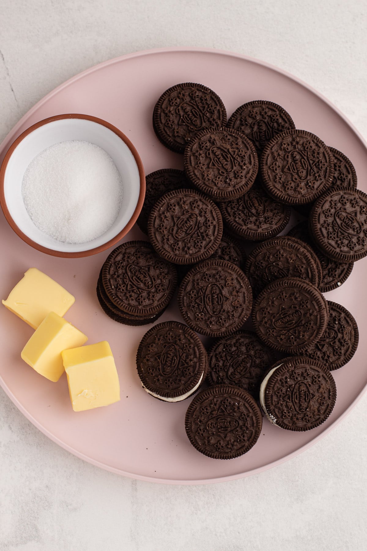 Ingredients for oreo pie crust.