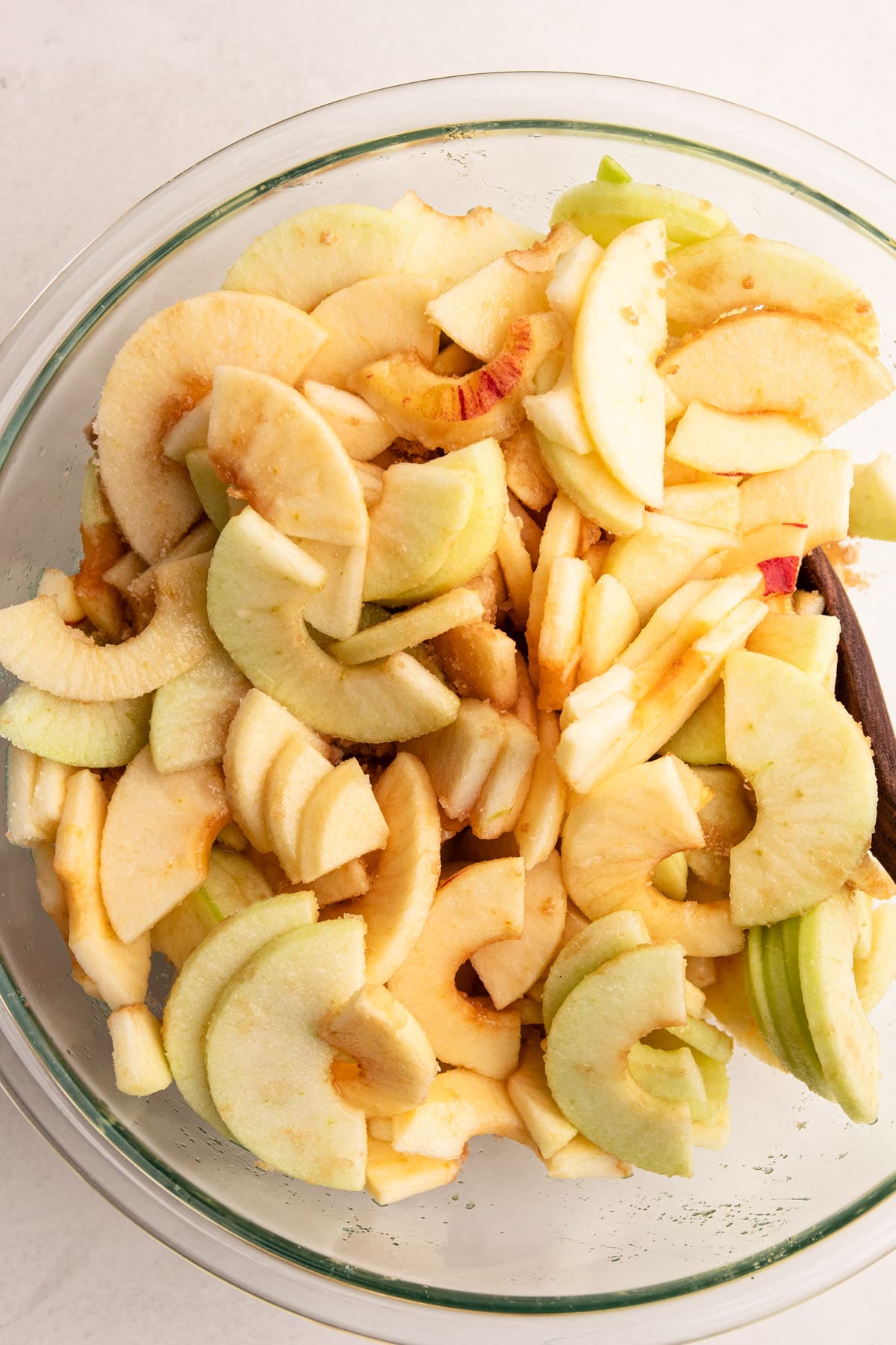 Apples in a bowl for apple pie.