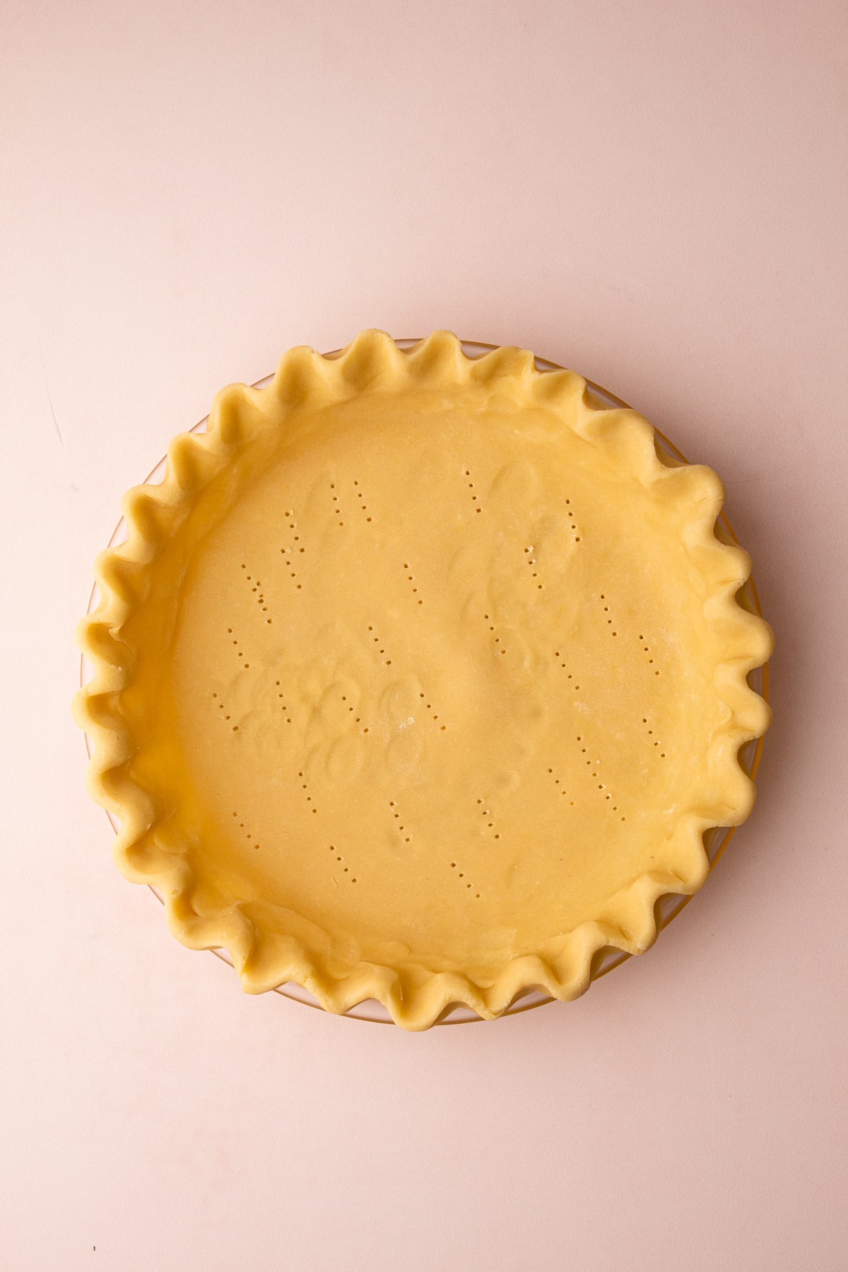 An unbaked pie crust for pistachio cream pie.