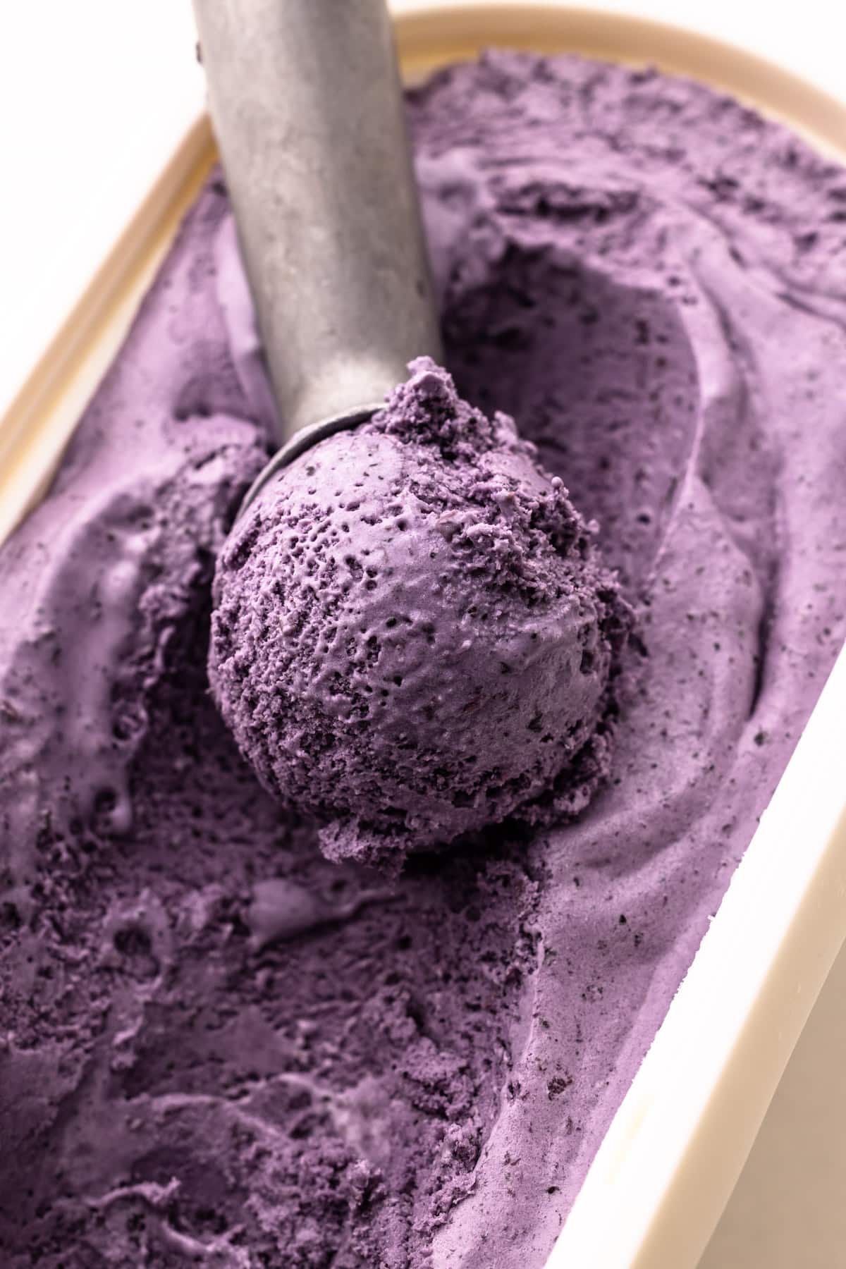 https://everydaypie.com/wp-content/uploads/2023/07/Blueberry-Ice-Cream-5.jpg