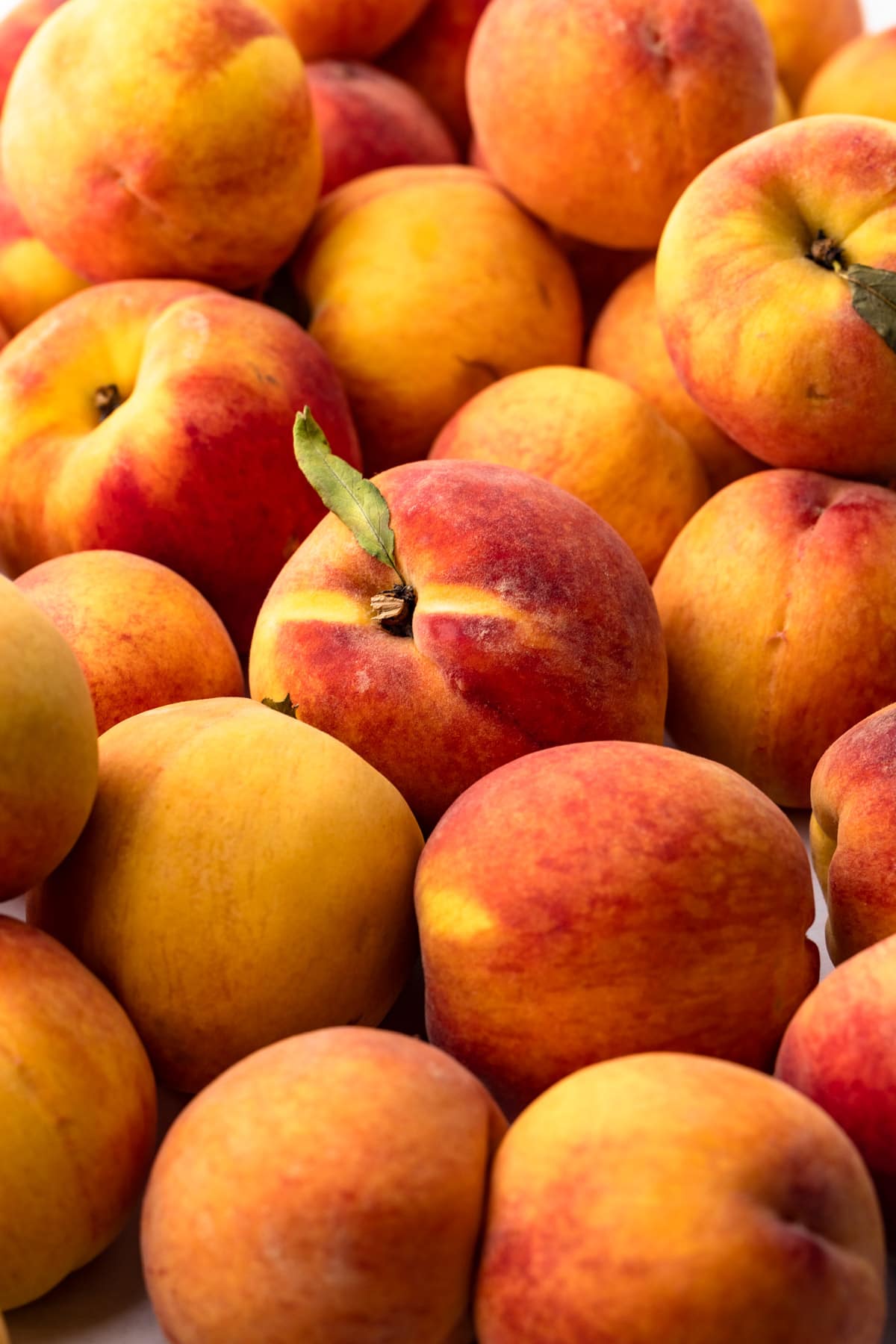 A pile of peaches.