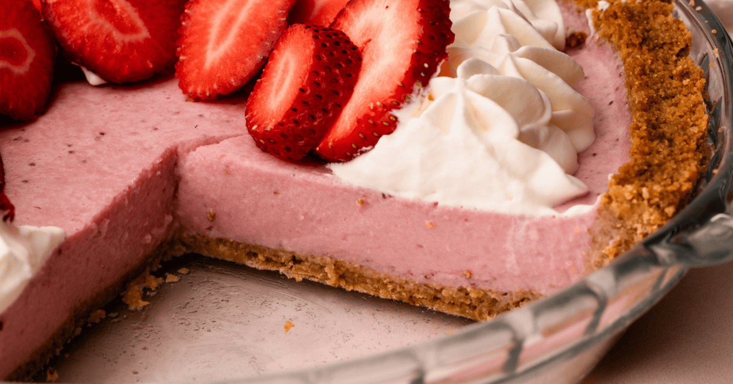 Strawberry Cream Pie [everydaypie.com]