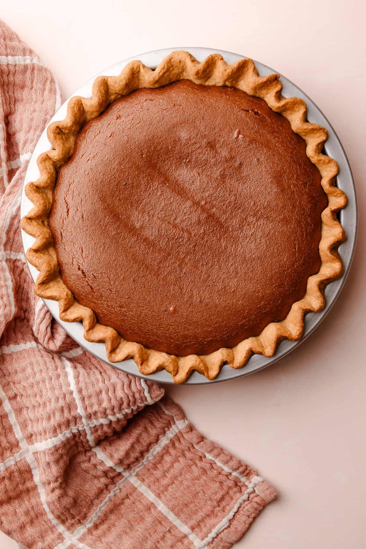 A freshly baked apple butter pie.