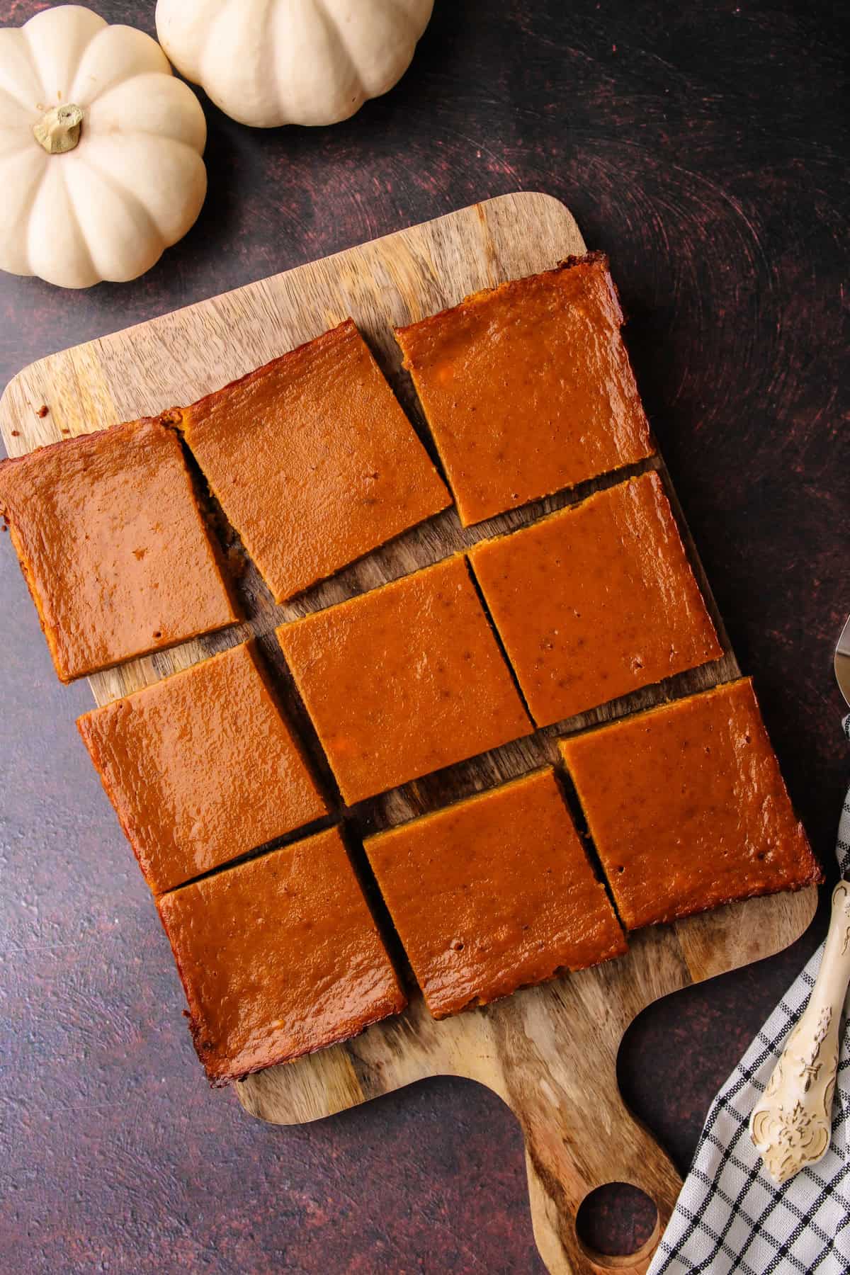 Sliced pumpkin pie bars.